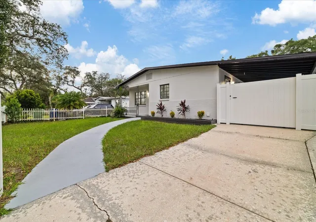 Photo 2 of Single family home for sale at 9410 N Valle Dr, Tampa, FL 33612 | MLS# TB8552918 | Listing updated on 2026-10-07