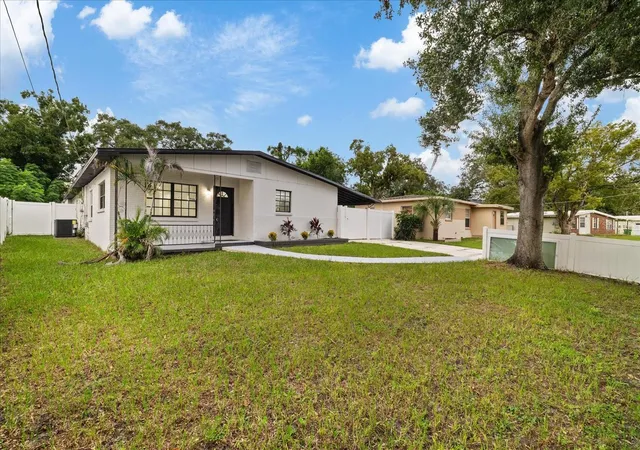 Photo 4 of Single family home for sale at 9410 N Valle Dr, Tampa, FL 33612 | MLS# TB8552918 | Listing updated on 2026-10-07