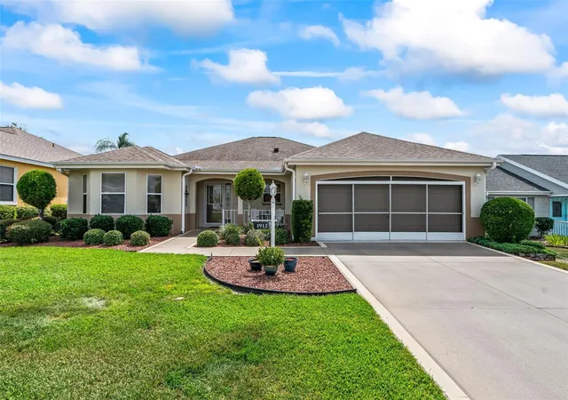 Photo 3 of Single family home for sale at 1912 Del Norte Dr, Lady Lake, FL 32159 | MLS# G5118376 | Listing updated on 2026-09-30
