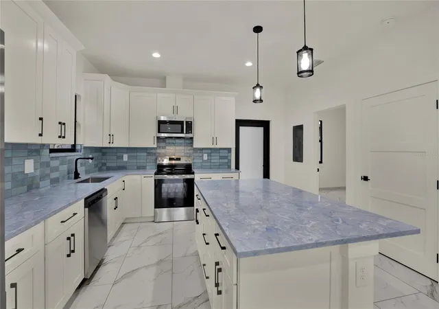 Photo 4 of Single family home for sale at 2725 W Green St, Tampa, FL 33607 | MLS# TB8552930 | Listing updated on 2026-10-08