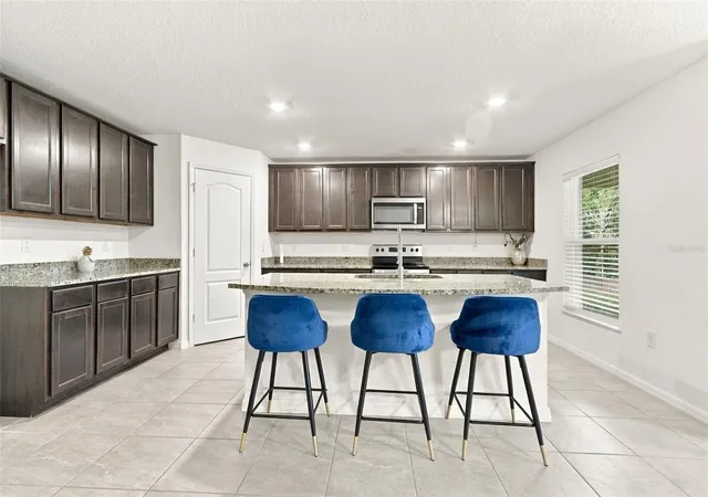 Photo 4 of Single family home for sale at 71 Royal Oak Dr, Palm Coast, FL 32164 | MLS# O6445467 | Listing updated on 2026-10-04