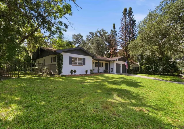 Photo 2 of Single family home for sale at 804 Greenwood St, Orlando, FL 32801 | MLS# O6445469 | Listing updated on 2026-10-01