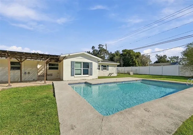 Photo 4 of Single family home for sale at 702 Camellia Ct, Seffner, FL 33584 | MLS# TB8552939 | Listing updated on 2026-10-22