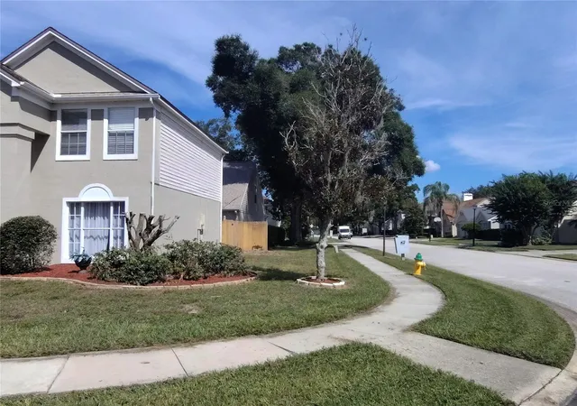 Photo 3 of Single family home for sale at 955 W Charing Cross Cir, Lake Mary, FL 32746 | MLS# O6445471 | Listing updated on 2026-10-09