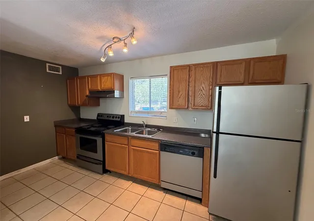 Photo 3 of Condo for sale at 507 NW 39th Road #102, Gainesville, FL 32607 | MLS# GC543842 | Listing updated on 2026-09-29