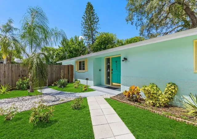 Photo 3 of Single family home for sale at 201 South St, Palm Harbor, FL 34683 | MLS# TB8552944 | Listing updated on 2026-10-05
