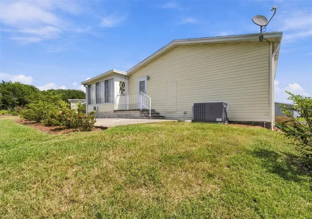 Photo 4 of Manufactured home for sale at 37340 Neukom Ave, Zephyrhills, FL 33541 | MLS# TB8552945 | Listing updated on 2026-10-03