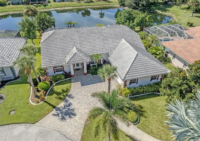 Photo 1 of Single family home for sale at 915 Ball Dr, Nokomis, FL 34275 | MLS# N6145970 | Listing updated on 2026-10-03