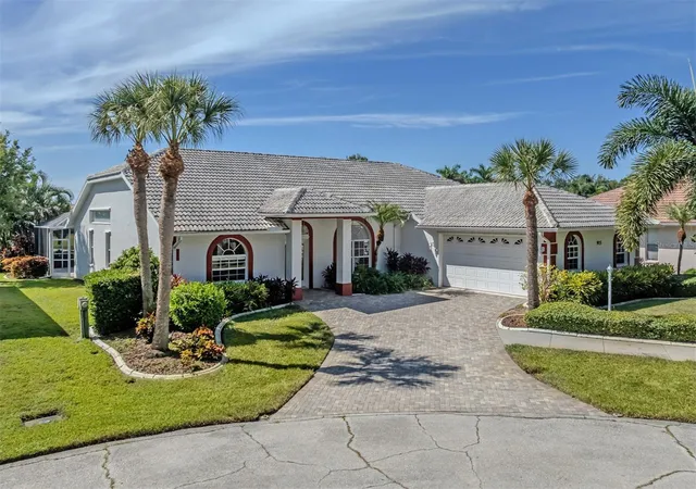 Photo 2 of Single family home for sale at 915 Ball Dr, Nokomis, FL 34275 | MLS# N6145970 | Listing updated on 2026-10-03