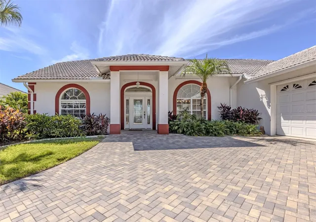 Photo 3 of Single family home for sale at 915 Ball Dr, Nokomis, FL 34275 | MLS# N6145970 | Listing updated on 2026-10-03