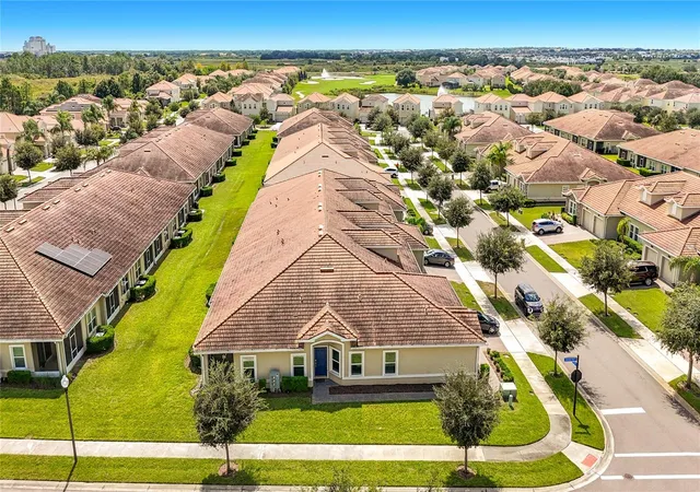 Photo 2 of Townhouse for sale at 1051 Quaker Ridge Ln, Davenport, FL 33896 | MLS# O6445481 | Listing updated on 2026-10-05