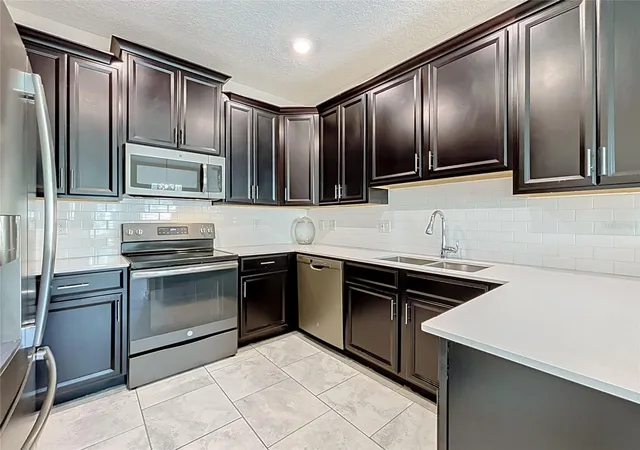 Photo 3 of Townhouse for sale at 1051 Quaker Ridge Ln, Davenport, FL 33896 | MLS# O6445481 | Listing updated on 2026-10-05
