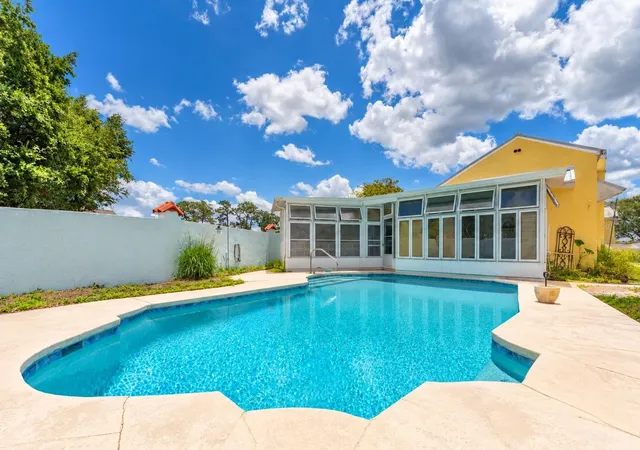 Photo 1 of Single family home for sale at 815 Lake Jessie Dr, Winter Haven, FL 33881 | MLS# S5158452 | Listing updated on 2026-10-01