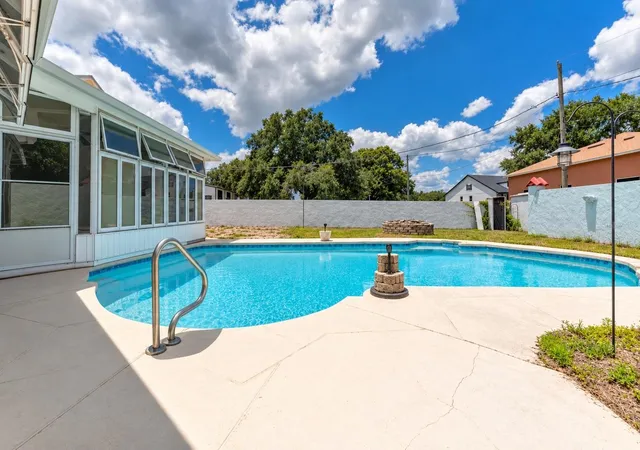 Photo 3 of Single family home for sale at 815 Lake Jessie Dr, Winter Haven, FL 33881 | MLS# S5158452 | Listing updated on 2026-10-01
