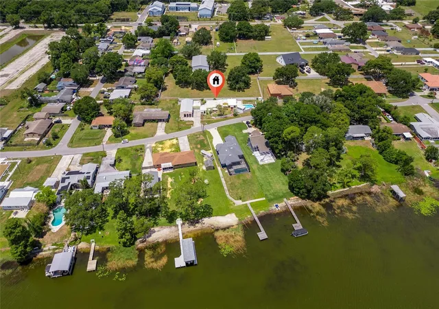 Photo 4 of Single family home for sale at 815 Lake Jessie Dr, Winter Haven, FL 33881 | MLS# S5158452 | Listing updated on 2026-10-01