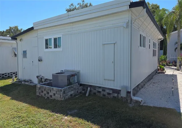 Photo 3 of Manufactured home for sale at 2331 Belleair Rd #806, Clearwater, FL 33764 | MLS# TB8552956 | Listing updated on 2026-10-01