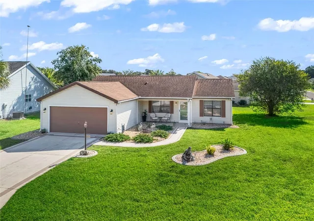 Photo 3 of Single family home for sale at 1056 Soledad Way, Lady Lake, FL 32159 | MLS# G5118379 | Listing updated on 2026-09-29