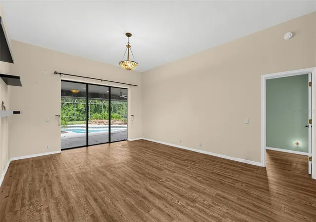 Photo 4 of Single family home for sale at 4327 Inwood Landing Dr, Orlando, FL 32812 | MLS# C7531320 | Listing updated on 2026-10-29