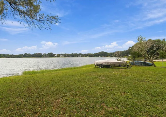 Photo 4 of Single family home for sale at 625 Gatlin Ave, Orlando, FL 32806 | MLS# O6445497 | Listing updated on 2026-10-22