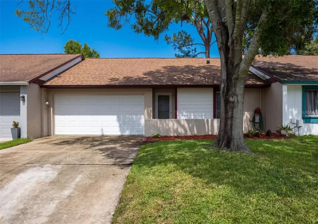 Photo 1 of Townhouse for sale at 102 Oakridge Ct, Sanford, FL 32773 | MLS# O6445498 | Listing updated on 2026-10-08