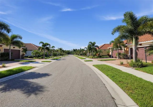 Photo 3 of House for sale at 125 Colebrook Ct, Venice, FL 34292 | MLS# O6445502 | Listing updated on 2026-10-10