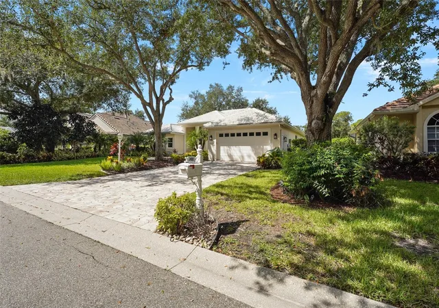 Photo 4 of Single family home for sale at 7400 Eaton Ct, University Park, FL 34201 | MLS# A4707751 | Listing updated on 2026-10-06