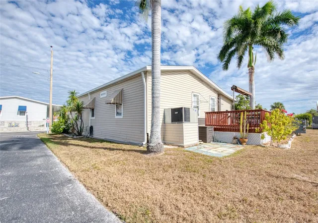 Photo 4 of Manufactured home for sale at 18675 US Hwy 19 N #138, Clearwater, FL 33764 | MLS# TB8552968 | Listing updated on 2026-10-08