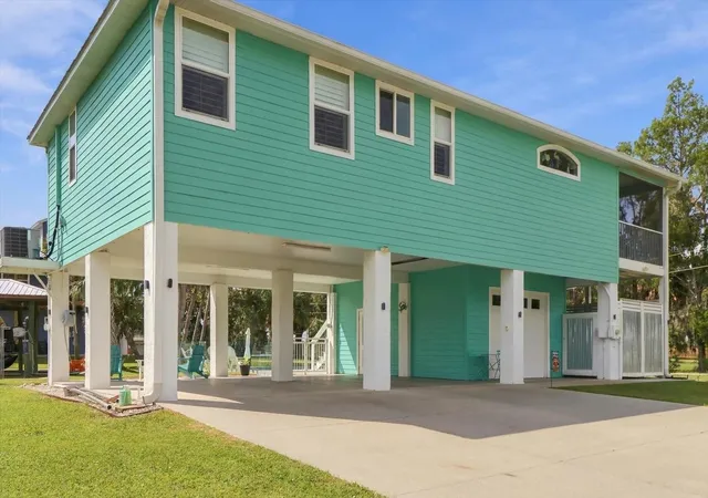 Photo 3 of Single family home for sale at 2120 Nw 15th Street, Crystal River, FL 34428 | MLS# G5118380 | Listing updated on 2026-10-07