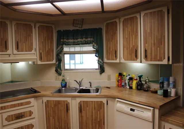 Photo 2 of Sale Pending at 133 Vinewood Dr #9, Safety Harbor, FL 34695 | MLS# TB8552970 | Listing updated on 2026-10-01