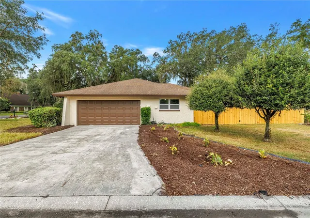 Photo 2 of Single family home for sale at 1116 N Riverhills Dr, Temple Terrace, FL 33617 | MLS# TB8552974 | Listing updated on 2026-10-04