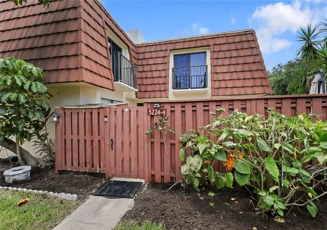 Photo 1 of Townhouse for sale at 5224 Cedarbend Dr #4, Fort Myers, FL 33919 | MLS# W7889899 | Listing updated on 2026-10-23