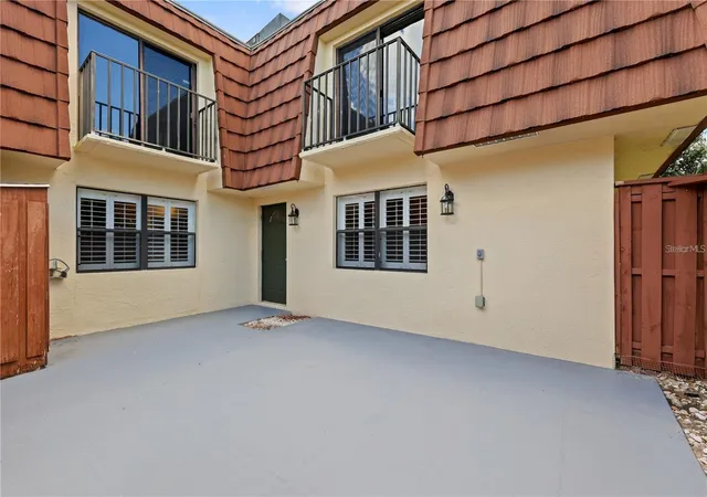 Photo 3 of Townhouse for sale at 5224 Cedarbend Dr #4, Fort Myers, FL 33919 | MLS# W7889899 | Listing updated on 2026-10-23