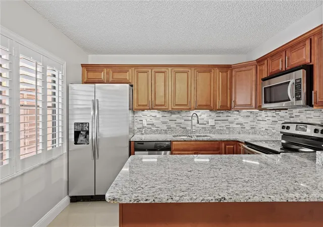 Photo 4 of Townhouse for sale at 5224 Cedarbend Dr #4, Fort Myers, FL 33919 | MLS# W7889899 | Listing updated on 2026-10-23