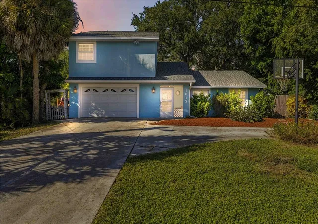 Photo 2 of Sale Pending at 1613 Wharf Rd, Sarasota, FL 34231 | MLS# A4707753 | Listing updated on 2026-10-01