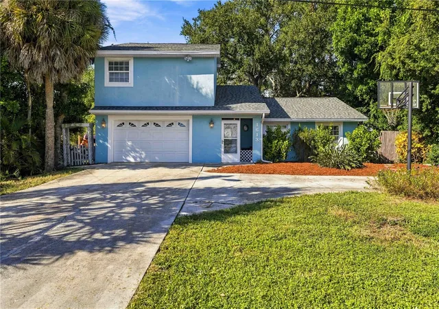 Photo 3 of Sale Pending at 1613 Wharf Rd, Sarasota, FL 34231 | MLS# A4707753 | Listing updated on 2026-10-01