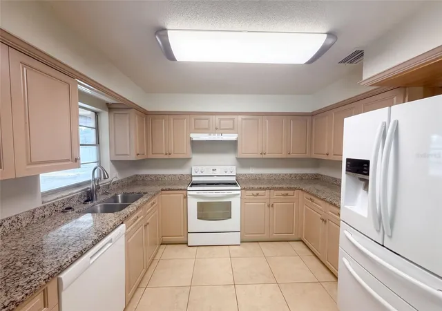 Photo 2 of Single family home for sale at 2716 Charleston Dr, Plant City, FL 33563 | MLS# O6445519 | Listing updated on 2026-10-09