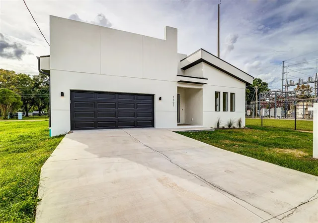 Photo 2 of Single family home for sale at 2507 Fairview Ave, Seffner, FL 33584 | MLS# O6445528 | Listing updated on 2026-10-08