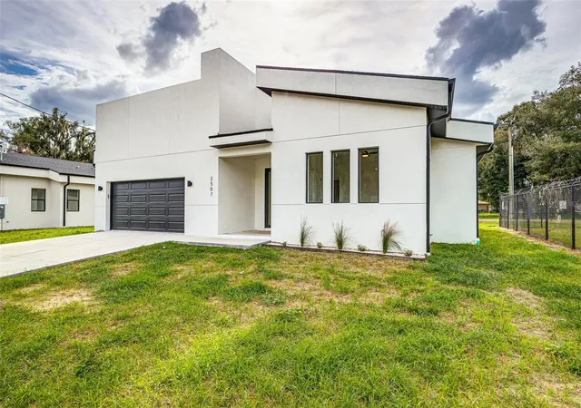 Photo 3 of Single family home for sale at 2507 Fairview Ave, Seffner, FL 33584 | MLS# O6445528 | Listing updated on 2026-10-08