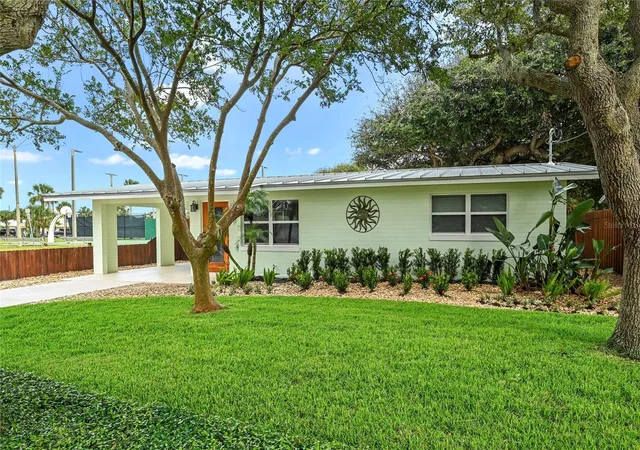 Photo 3 of Single family home for sale at 511 Evergreen St, New Smyrna Beach, FL 32169 | MLS# NS1089376 | Listing updated on 2026-10-01