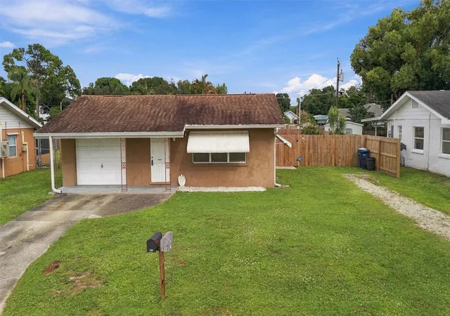 Single family home for sale at 907 42nd Street W, BRADENTON, FL 34205 | MLS# A4707756