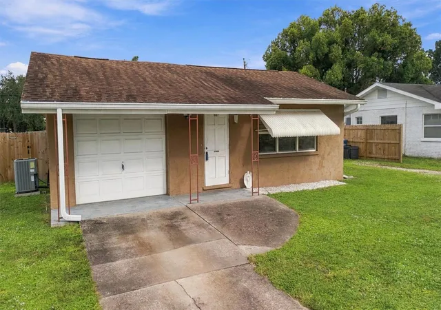 Photo 1 of Single family home for sale at 907 42nd Street W, Bradenton, FL 34205 | MLS# A4707756 | Listing updated on 2026-10-08