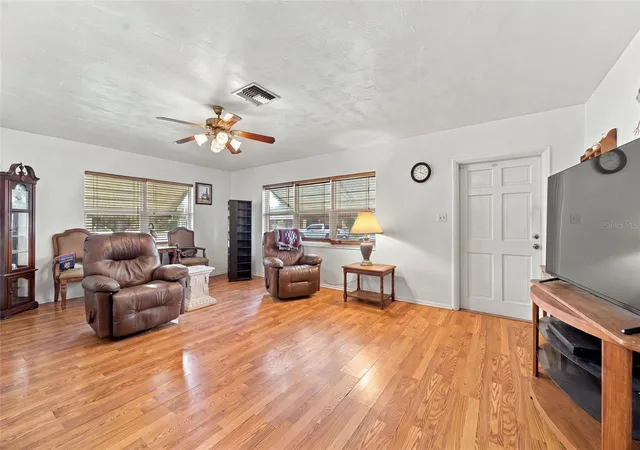Photo 2 of Single family home for sale at 907 42nd Street W, Bradenton, FL 34205 | MLS# A4707756 | Listing updated on 2026-10-08