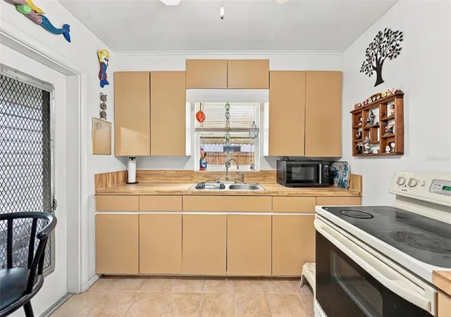Photo 3 of Single family home for sale at 907 42nd Street W, Bradenton, FL 34205 | MLS# A4707756 | Listing updated on 2026-10-08