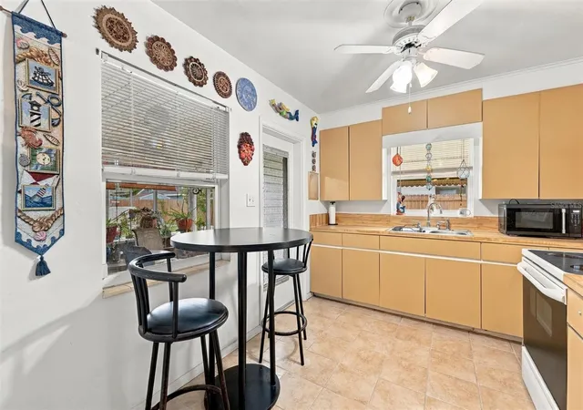 Photo 4 of Single family home for sale at 907 42nd Street W, Bradenton, FL 34205 | MLS# A4707756 | Listing updated on 2026-10-08