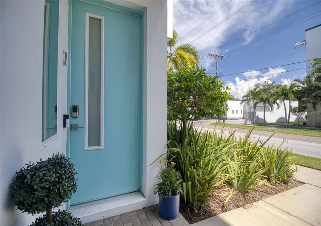 Photo 4 of Townhouse for sale at 3100 W Paul Ave #2, Tampa, FL 33611 | MLS# TB8553013 | Listing updated on 2026-10-03