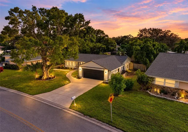 Photo 3 of Single family home for sale at 6703 Pointe W Blvd, Bradenton, FL 34209 | MLS# TB8553020 | Listing updated on 2026-10-05
