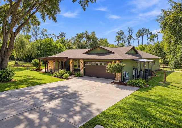 Photo 3 of Single family home for sale at 7891 Sycamore Dr, New Port Richey, FL 34654 | MLS# W7889901 | Listing updated on 2026-10-03