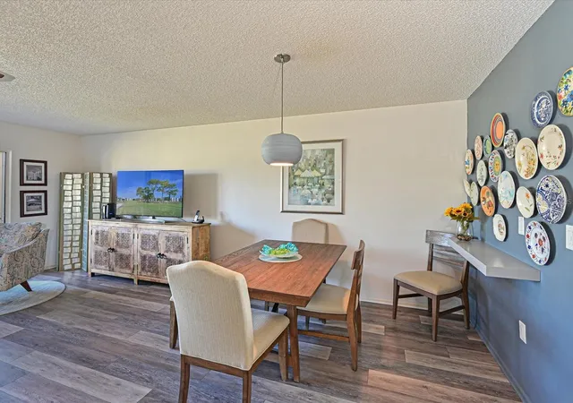 Listing Photo 4 - Condo for sale in building located at 4240 Ironwood Cir, Bradenton, FL 34209 - Unit #206A