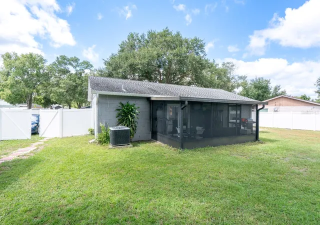 Photo 3 of Single family home for sale at 13915 Bridgeport Dr, Tampa, FL 33625 | MLS# TB8553027 | Listing updated on 2026-09-29