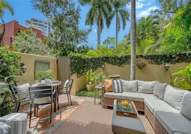 Photo 1 of Townhouse for sale at 1513 Oak St #18, Sarasota, FL 34236 | MLS# A4707763 | Listing updated on 2026-10-02